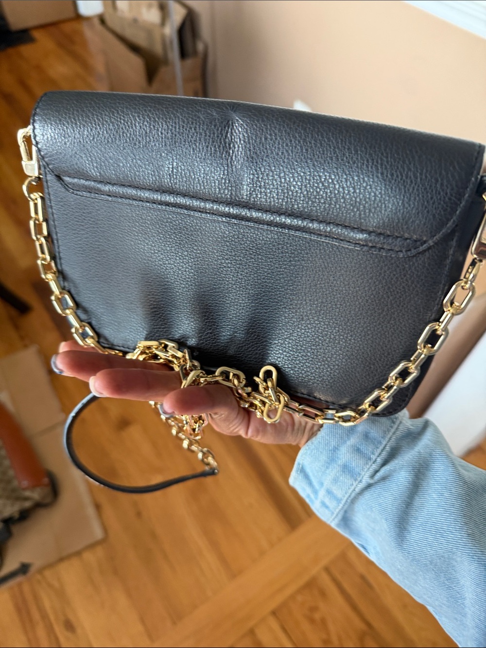 Tory Burch Black Pebbled Leather Crossbody with Logo Flap - Picture 2 of 7